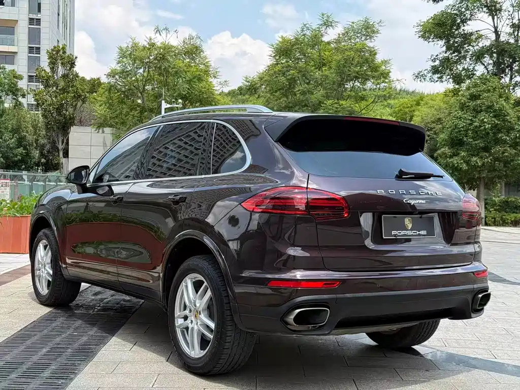 Porsche Cayenne — миниатюра 5
