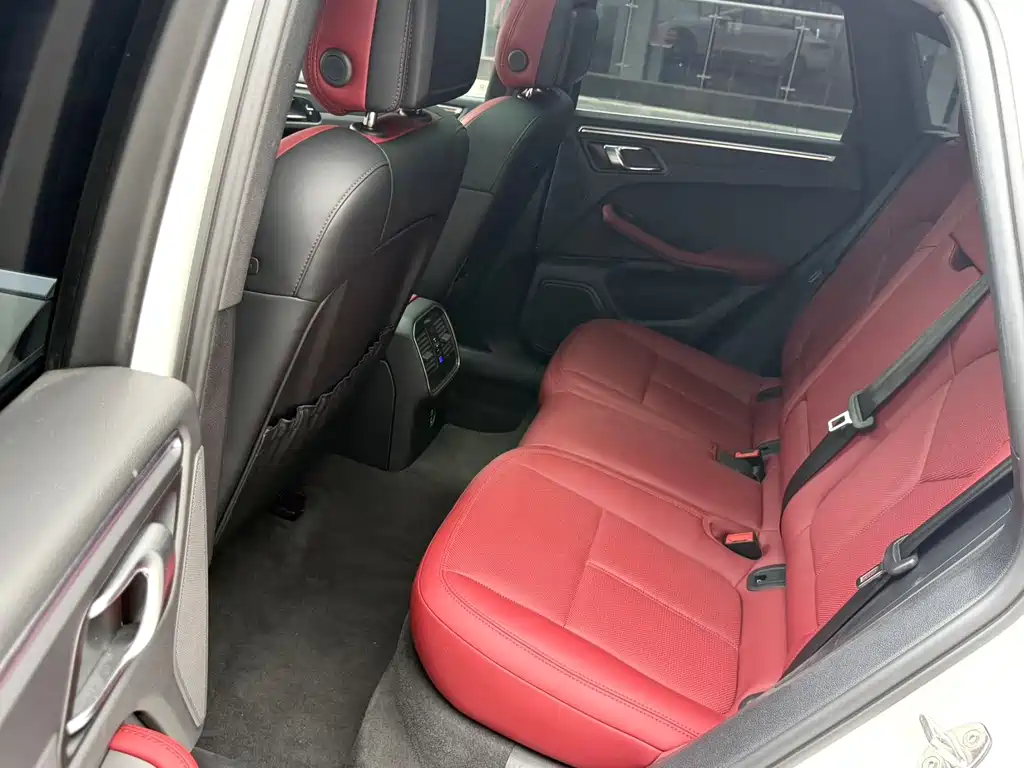 Porsche Macan — миниатюра 5