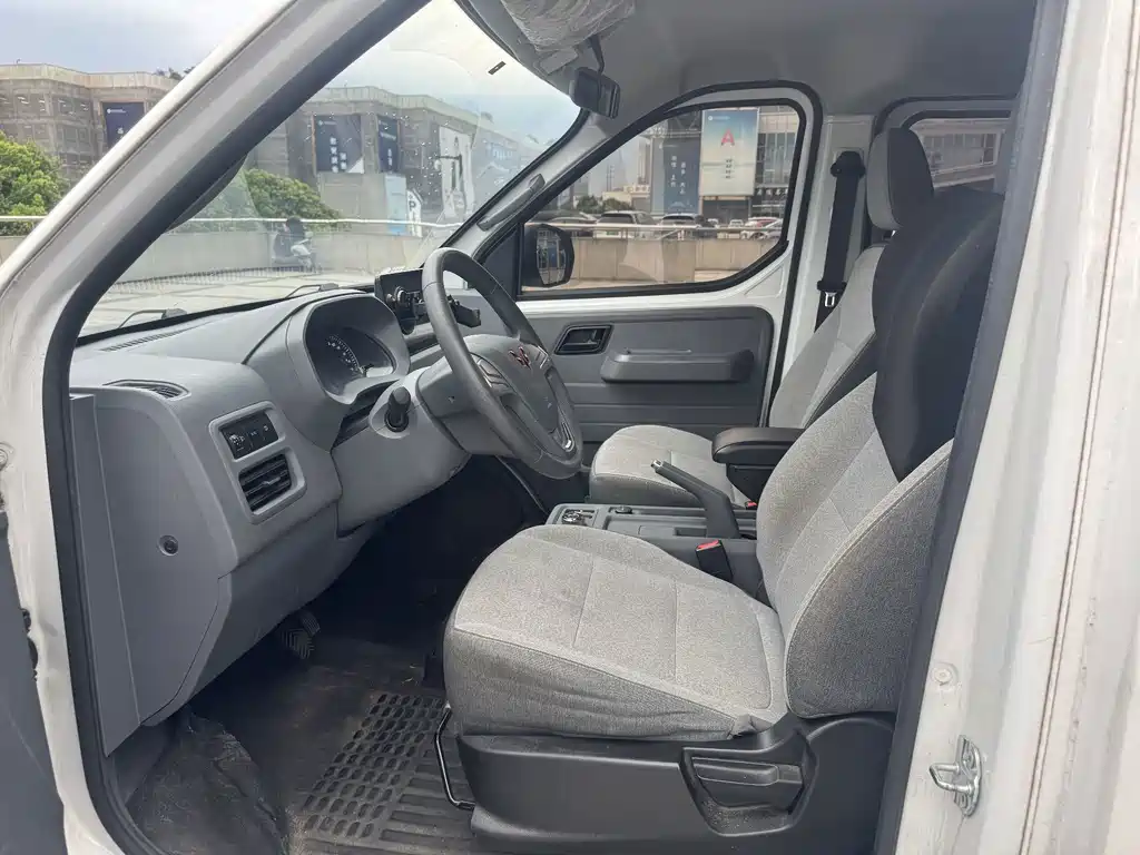 Wuling Yangguang — миниатюра 8