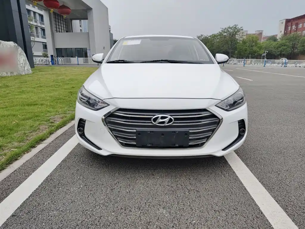 Hyundai Elantra — миниатюра 8