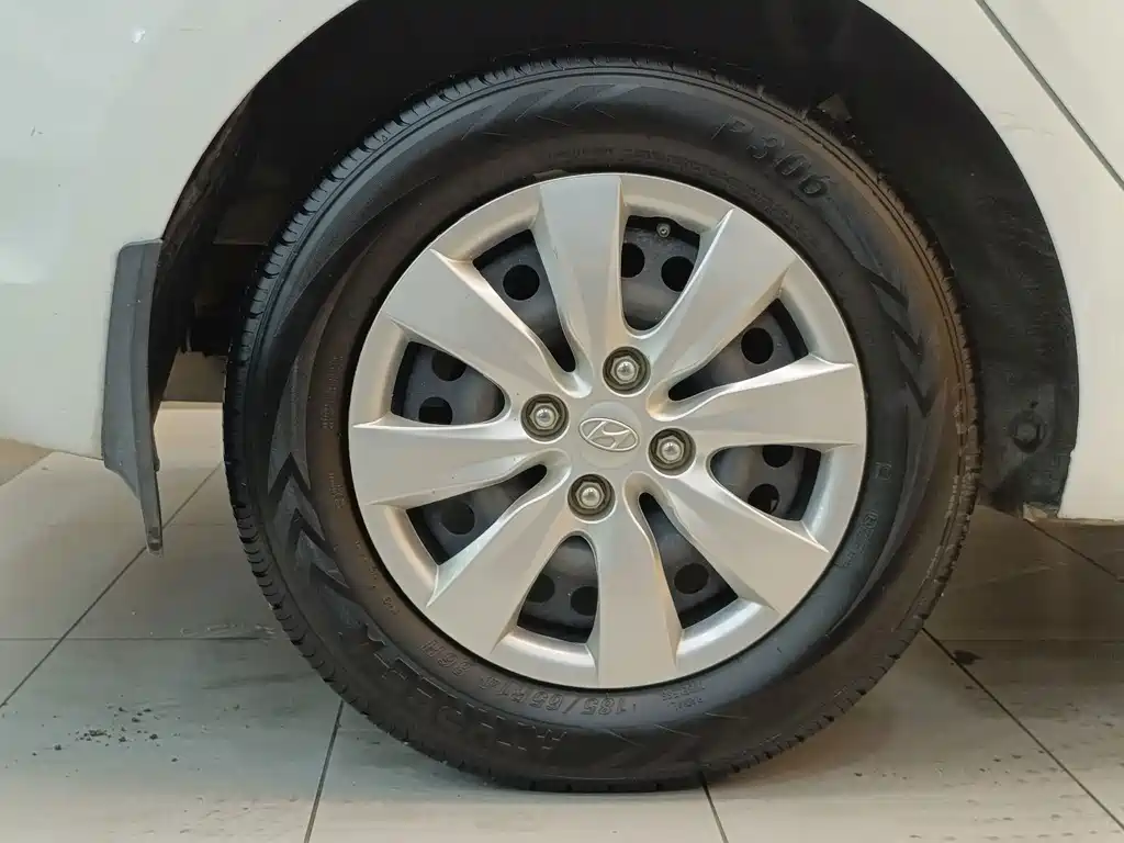 Hyundai Verna - фото 30
