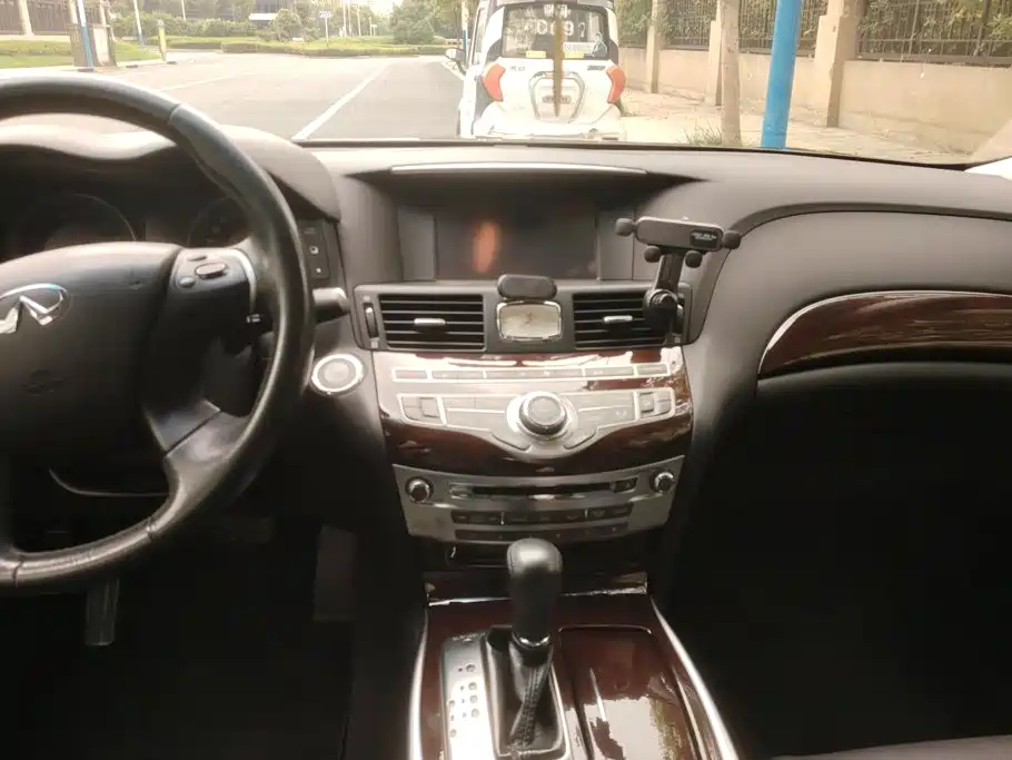Infiniti Q70 — миниатюра 13