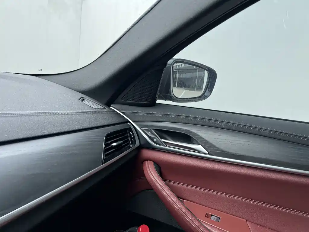 BMW 5 Series — миниатюра 7