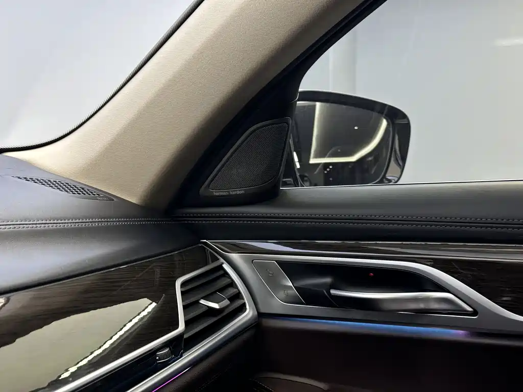 BMW 7 Series — миниатюра 17