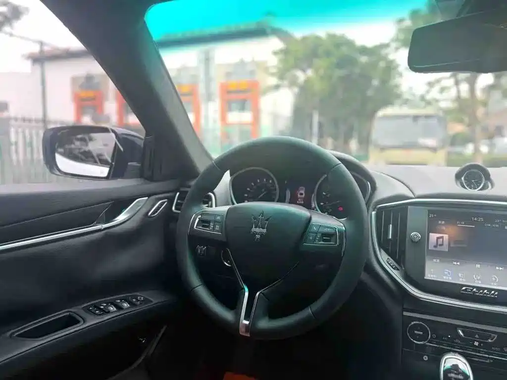Maserati Ghibli — миниатюра 7