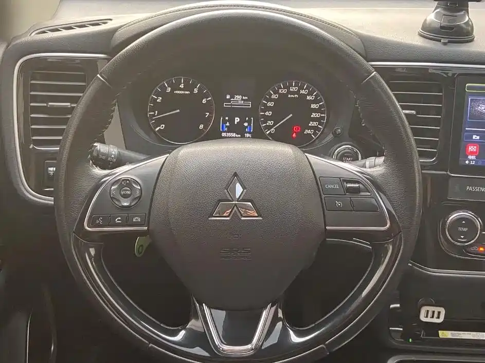 Mitsubishi Outlander — миниатюра 6