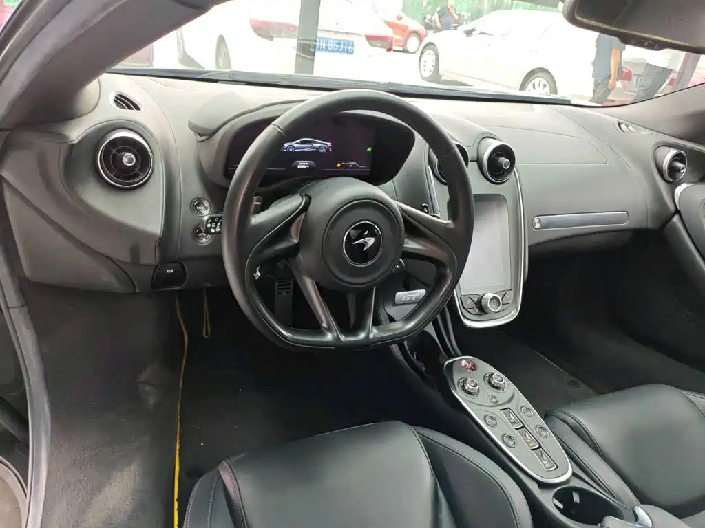 McLaren GT — миниатюра 4