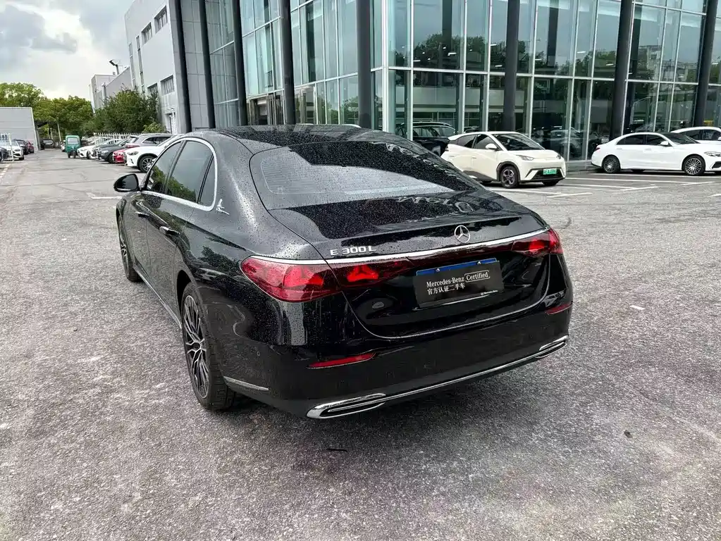 Mercedes-Benz E-Class — миниатюра 7