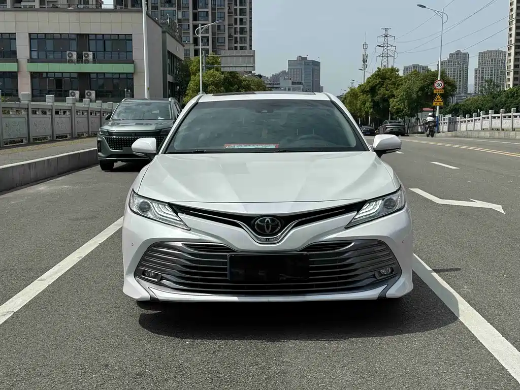 Toyota Camry — миниатюра 2