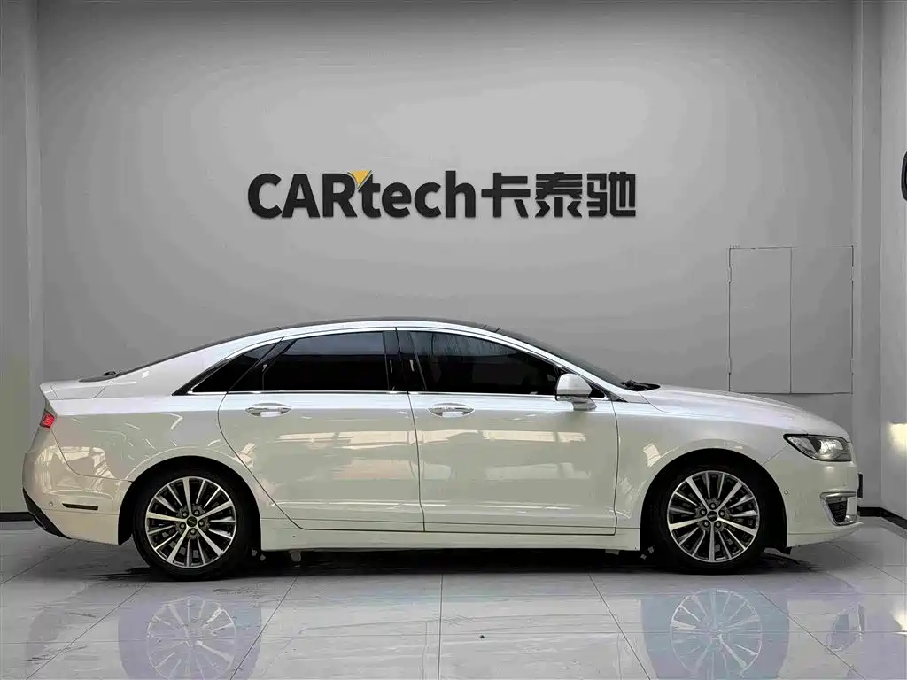 Lincoln MKZ — миниатюра 6