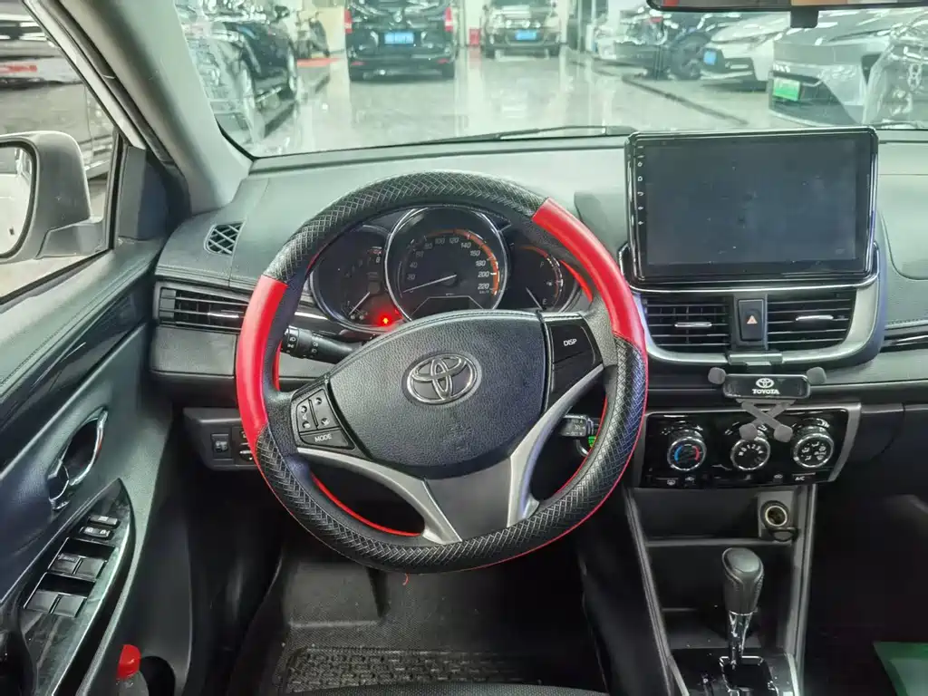Toyota Yaris L — миниатюра 4
