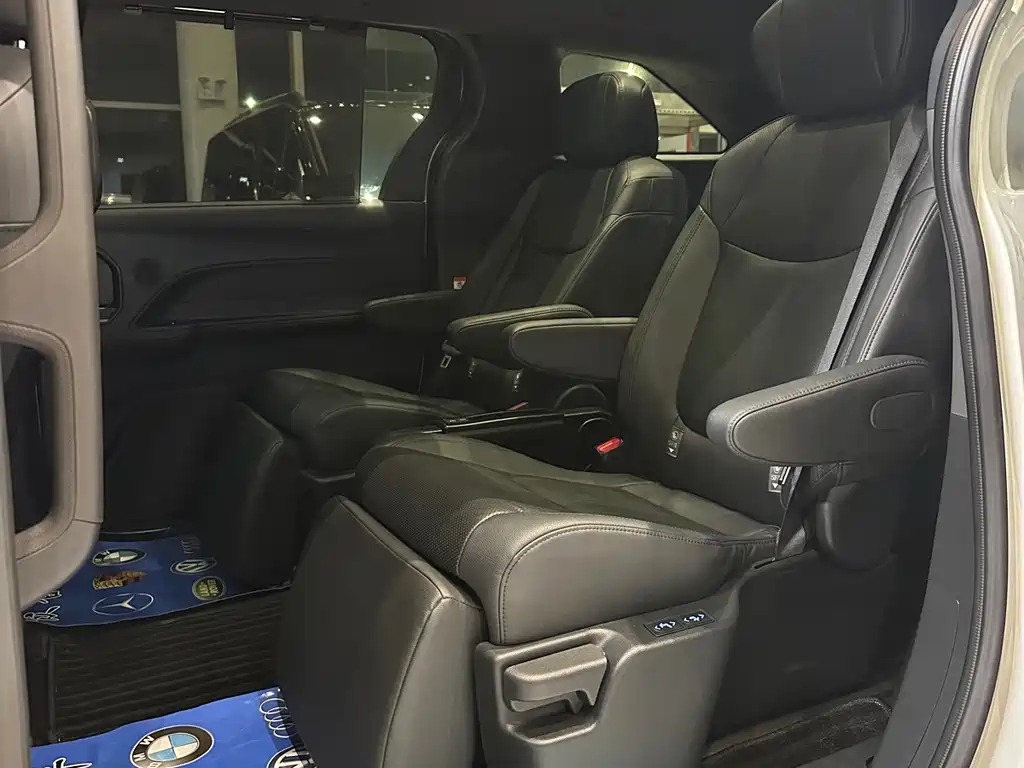 Toyota Granvia — миниатюра 9