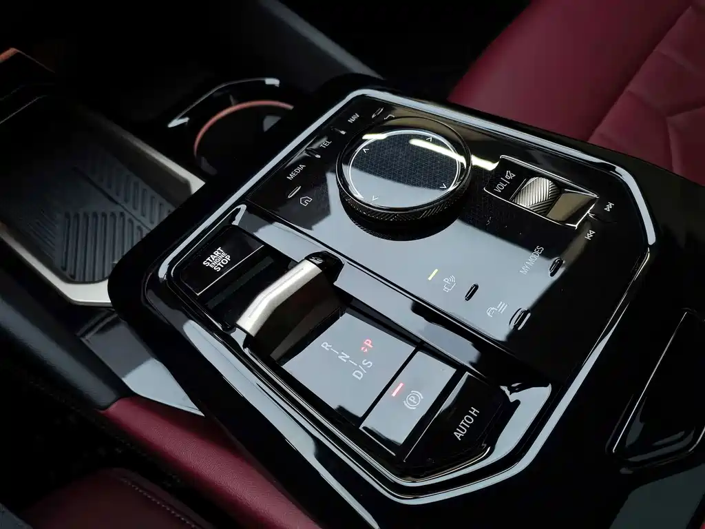BMW 5 Series — миниатюра 27