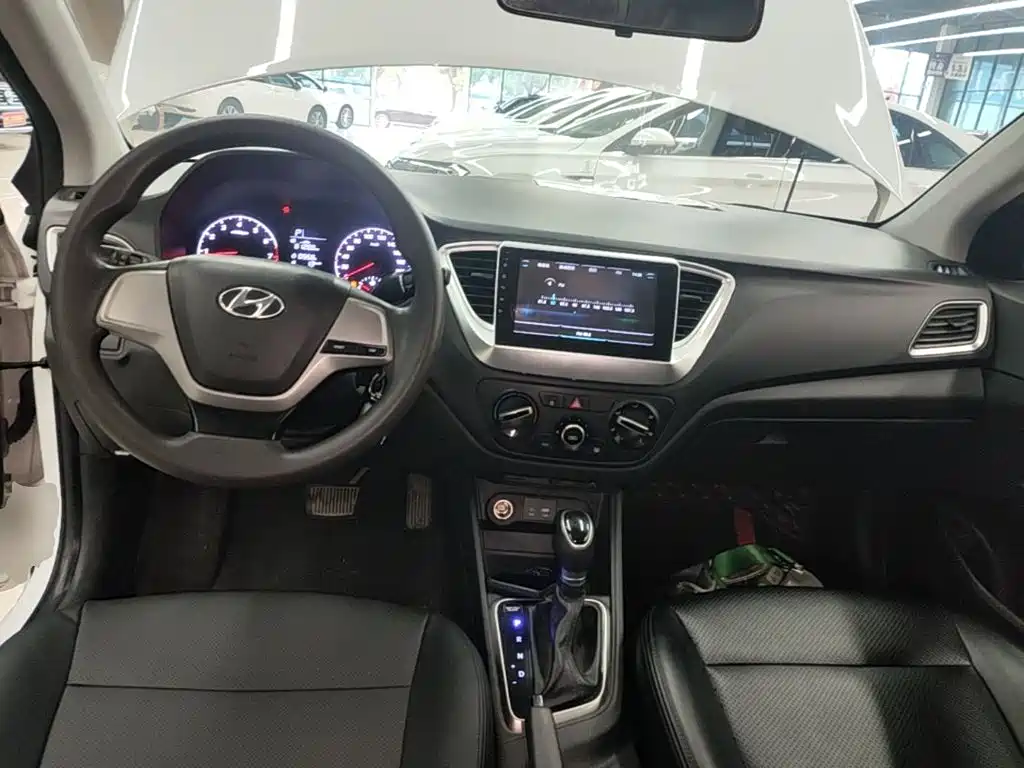 Hyundai Verna — миниатюра 10