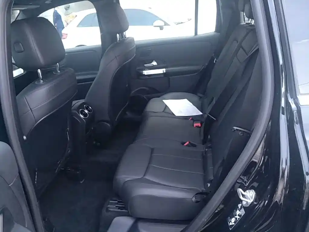 Mercedes-Benz GLB — миниатюра 17