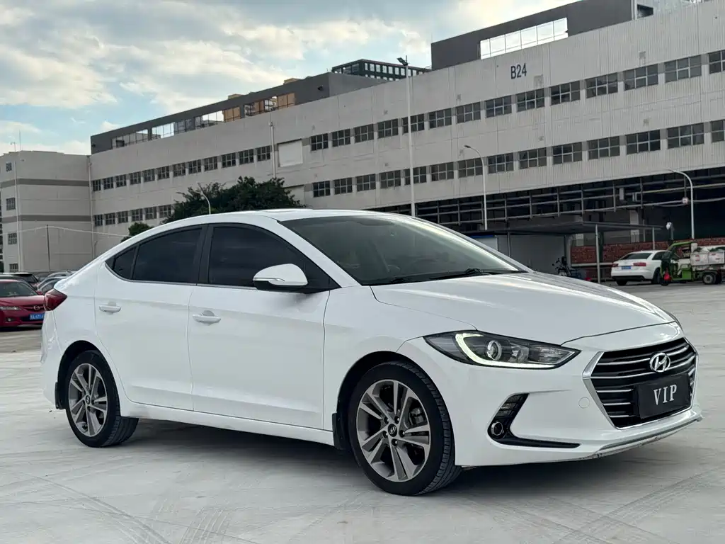Hyundai Elantra — миниатюра 3