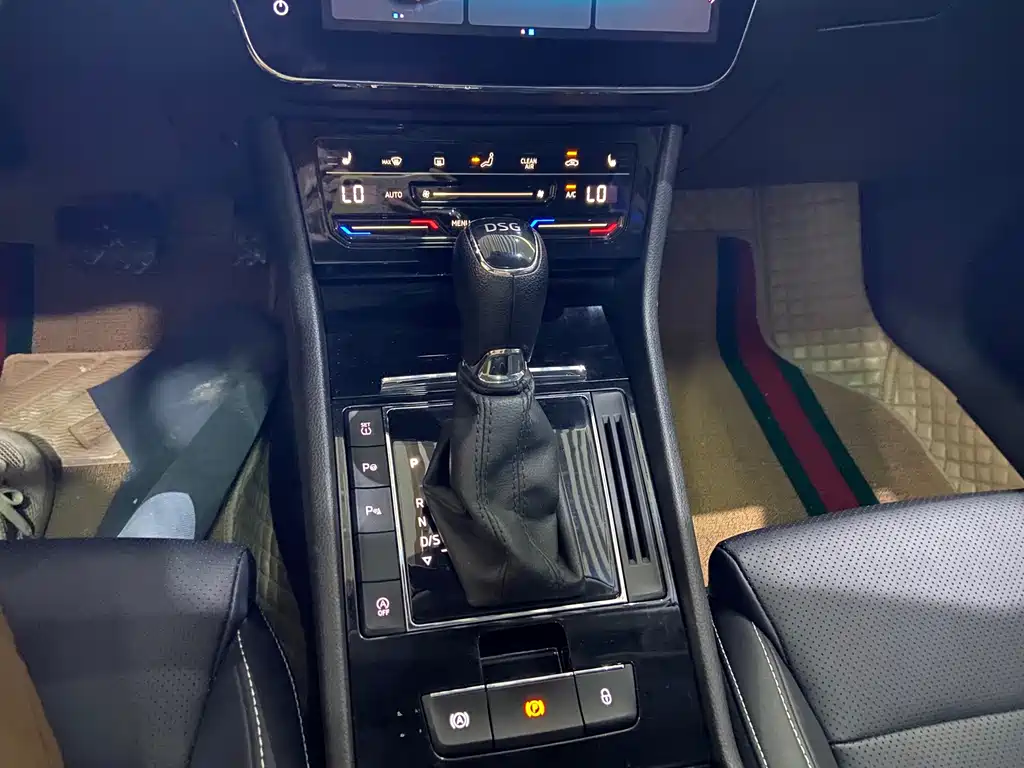 Skoda Superb TSI280 DSG Premium Edition, фото 22