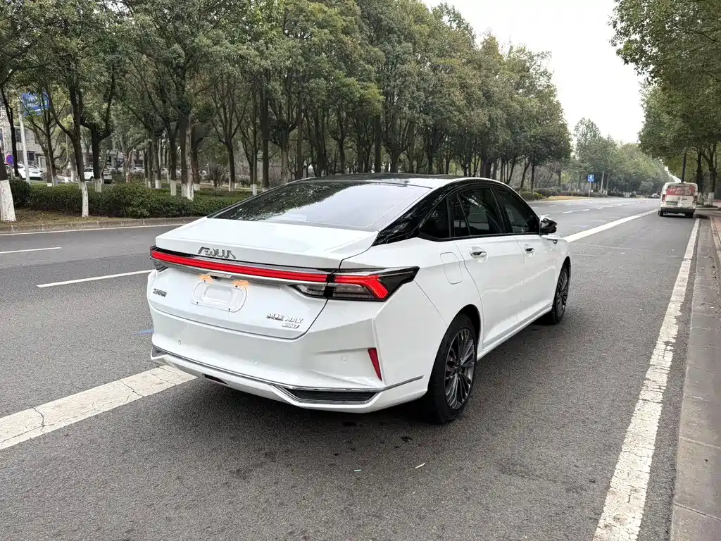 Dongfeng Aeolus Yixuan Max MAX 2023 1.5T