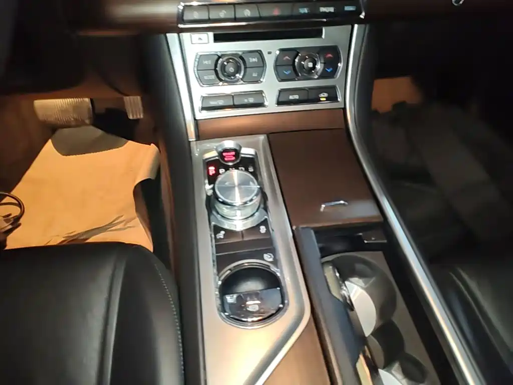 Jaguar XF — миниатюра 14