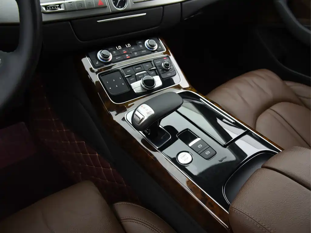 Audi A8 — миниатюра 10