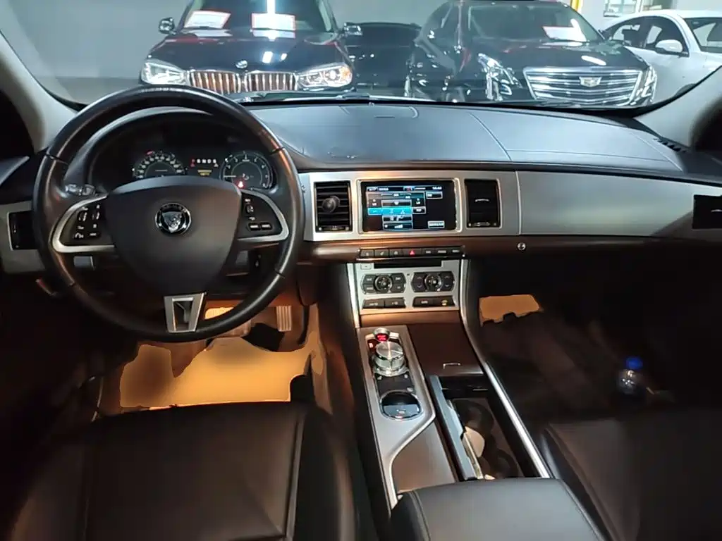 Jaguar XF — миниатюра 10