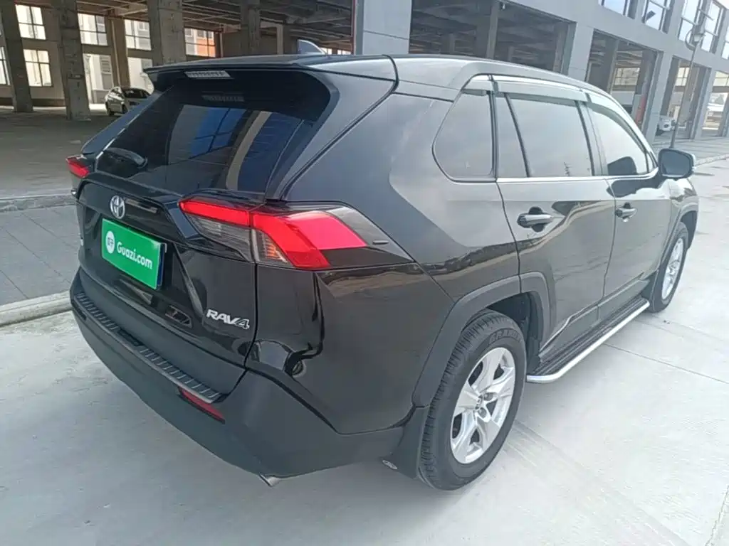 Toyota RAV4 — миниатюра 7