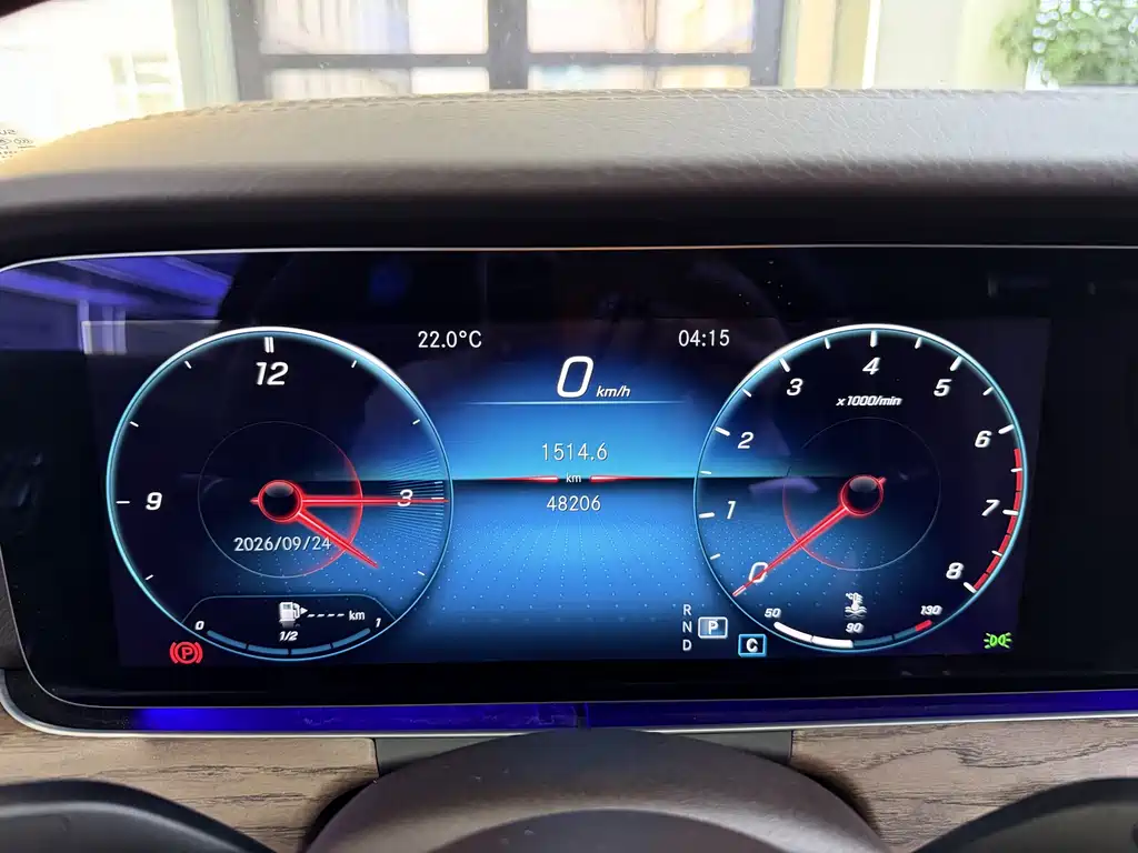 Mercedes-Benz E-Class — миниатюра 11