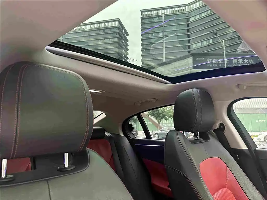 Jaguar XE — миниатюра 22