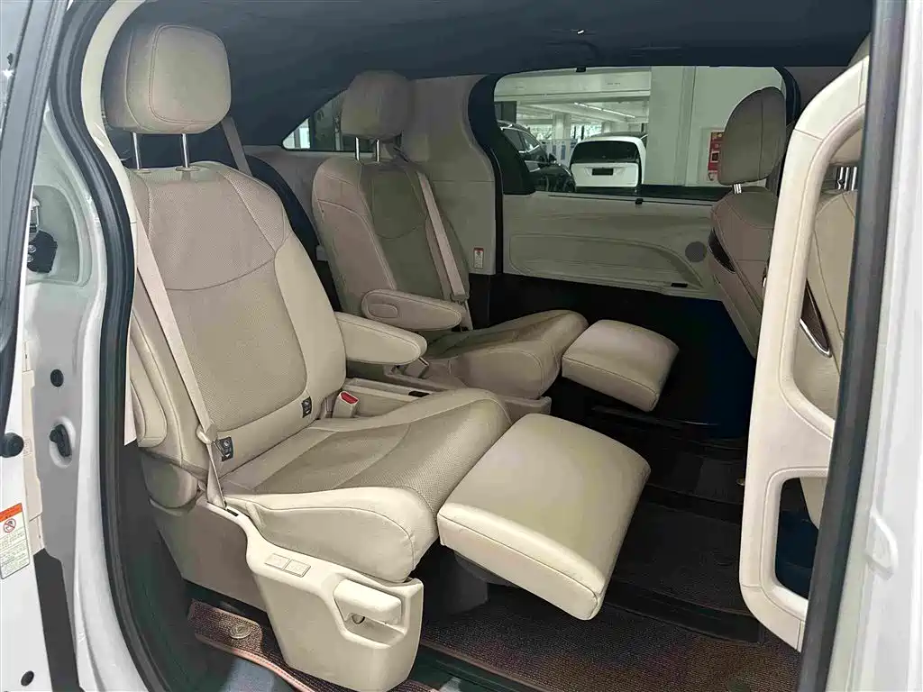 Toyota Granvia — миниатюра 15