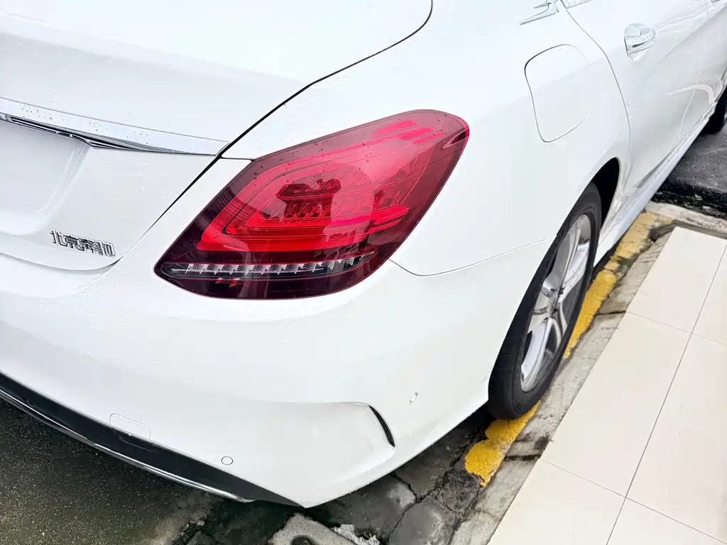 Mercedes-Benz C-Class — миниатюра 16
