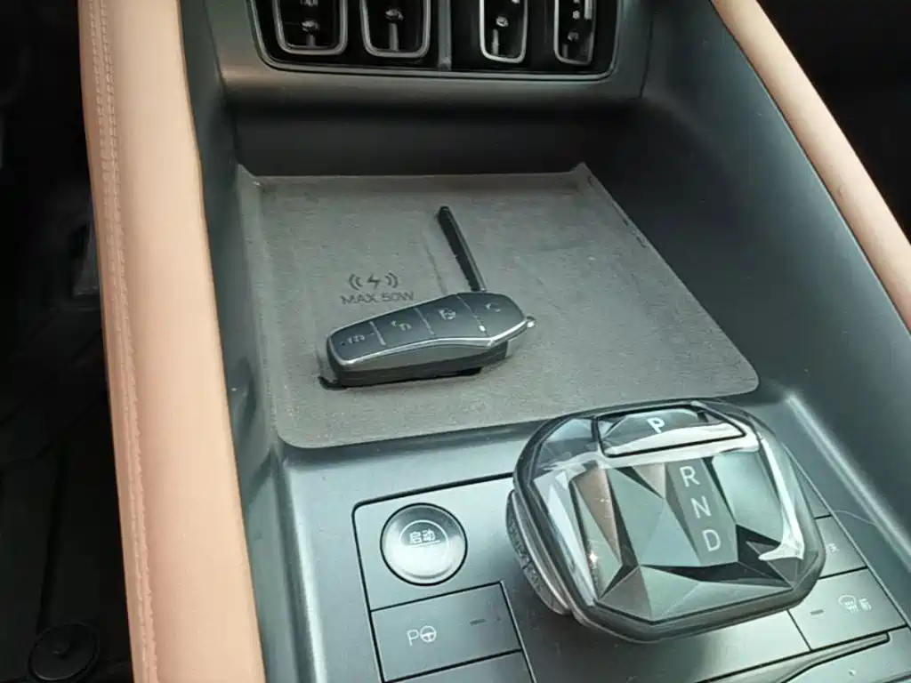 BYD L EV — миниатюра 14