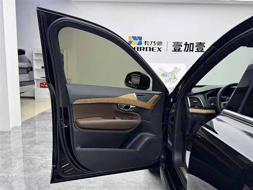 Volvo XC90 2022 B6 Luxury 7 мест