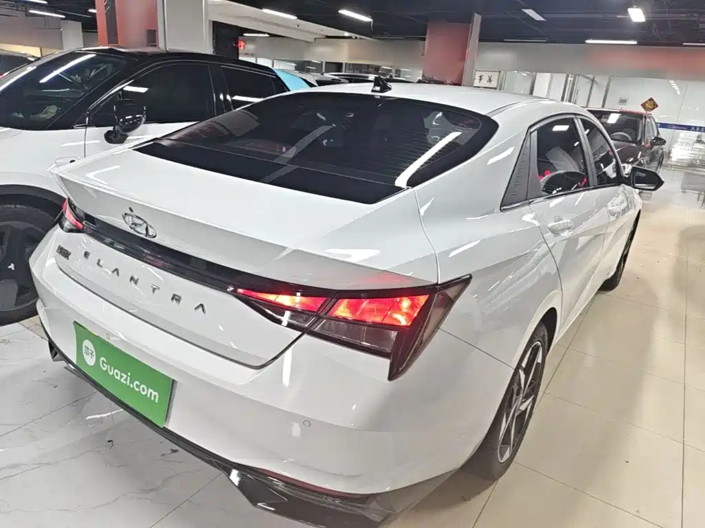 Hyundai Elantra — миниатюра 7