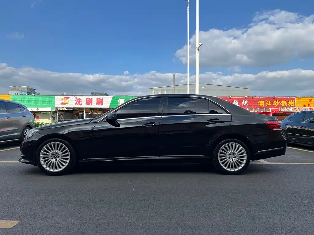 Mercedes-Benz E-Class — миниатюра 8