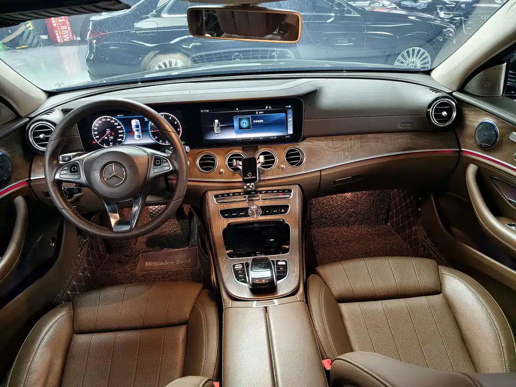 Mercedes-Benz E-Class — миниатюра 4
