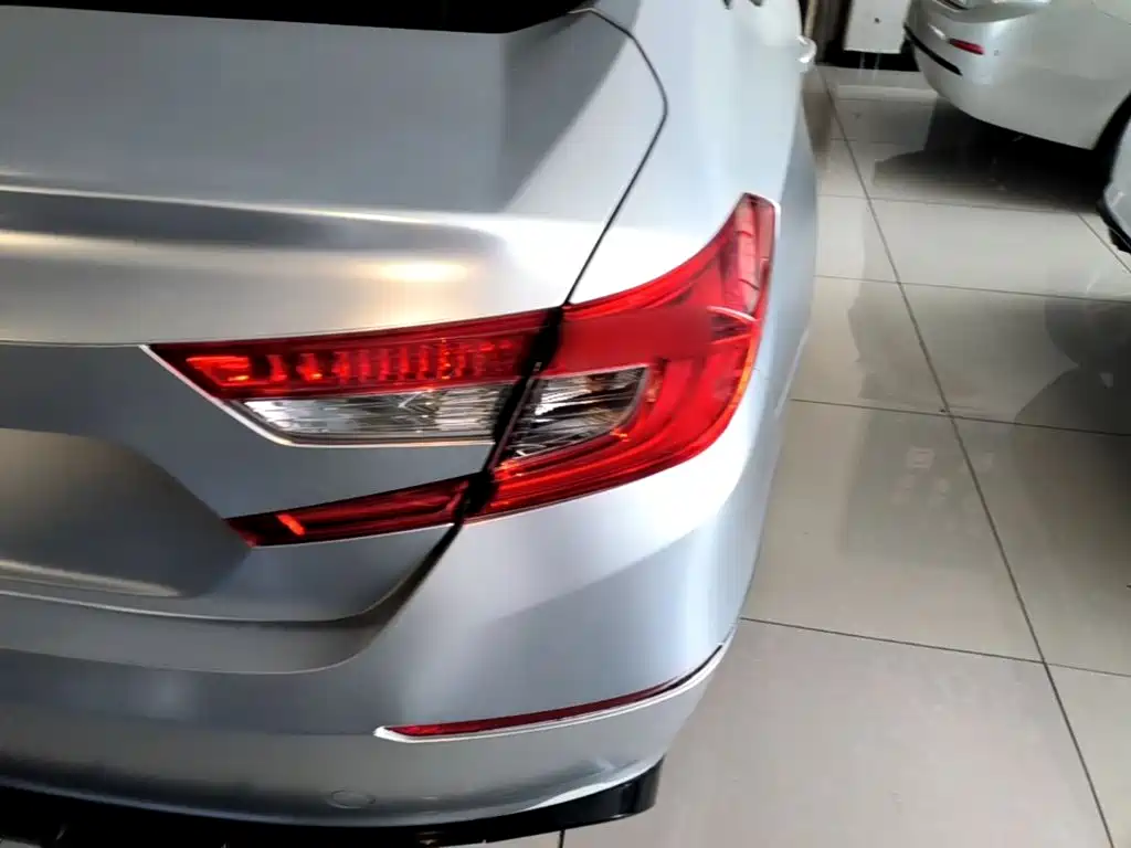 Honda Accord — миниатюра 8