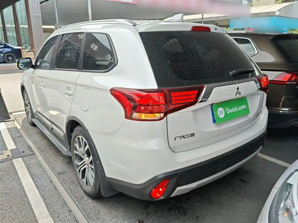 Mitsubishi Outlander 2018 2.0L 7 мест