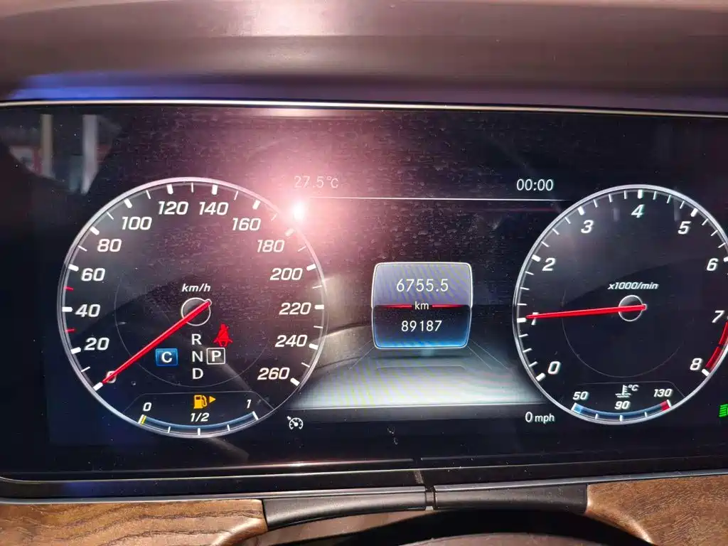Mercedes-Benz E-Class — миниатюра 7