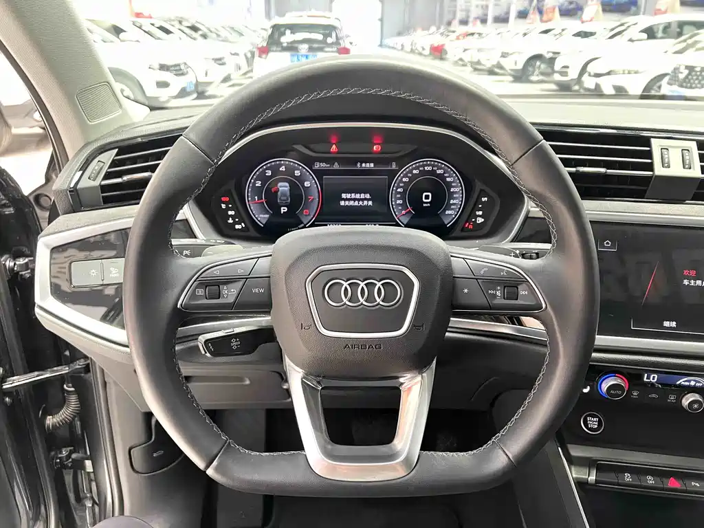 Audi Q3 2023 35 TFSI Fashion (1.4T)