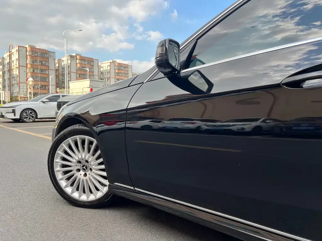 Mercedes-Benz E-Class — миниатюра 7