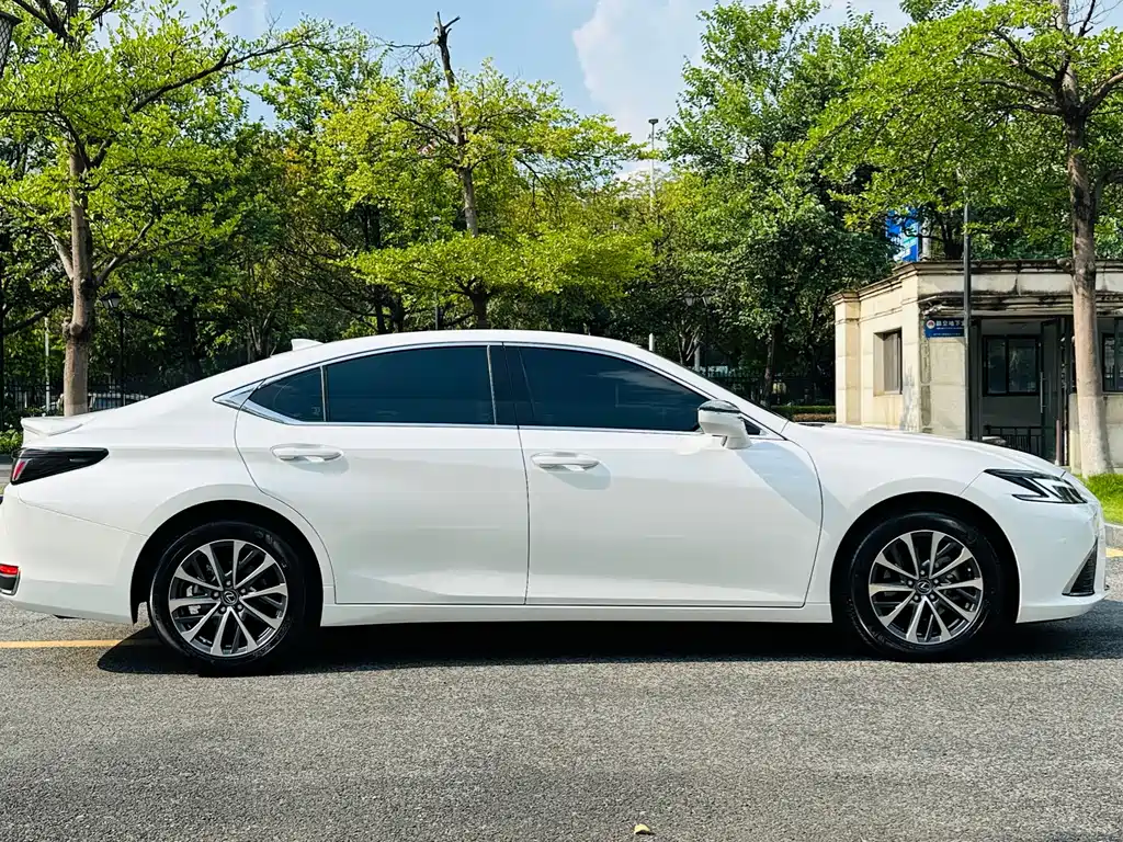Lexus ES — миниатюра 4