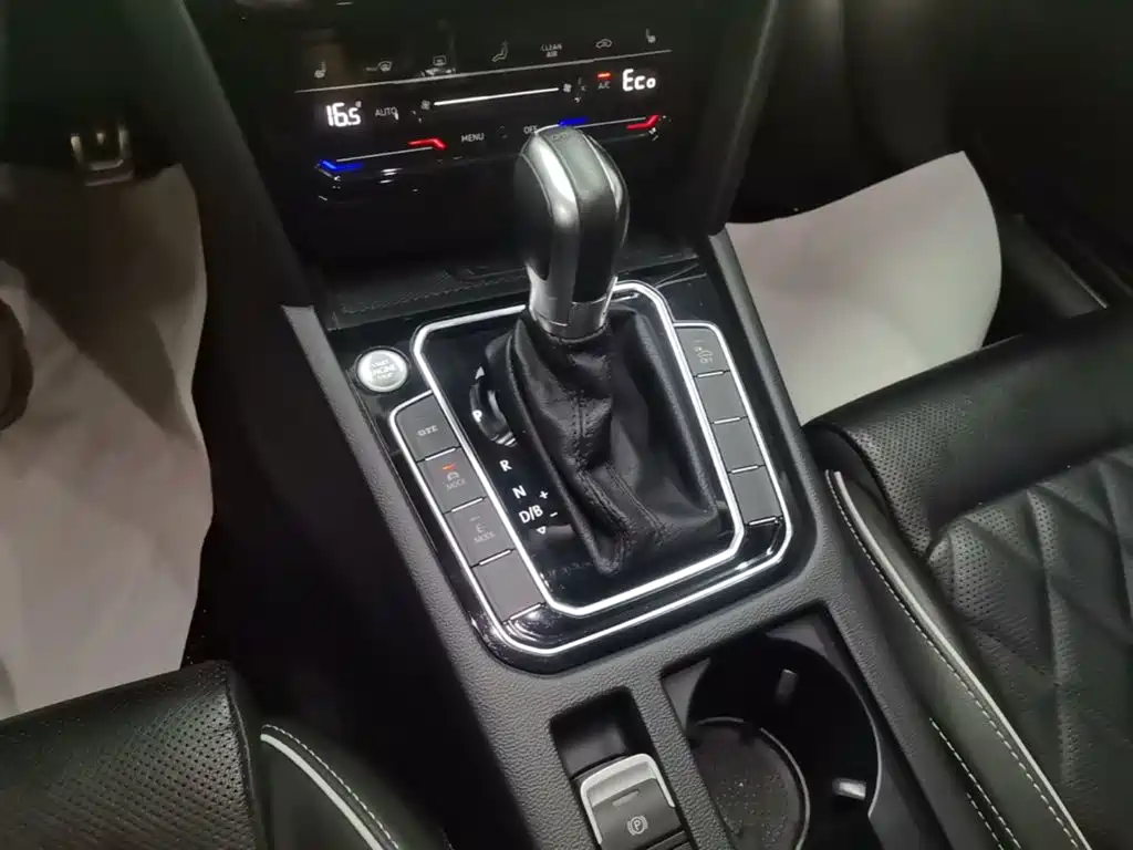 Volkswagen 迈腾 PHEV — миниатюра 14