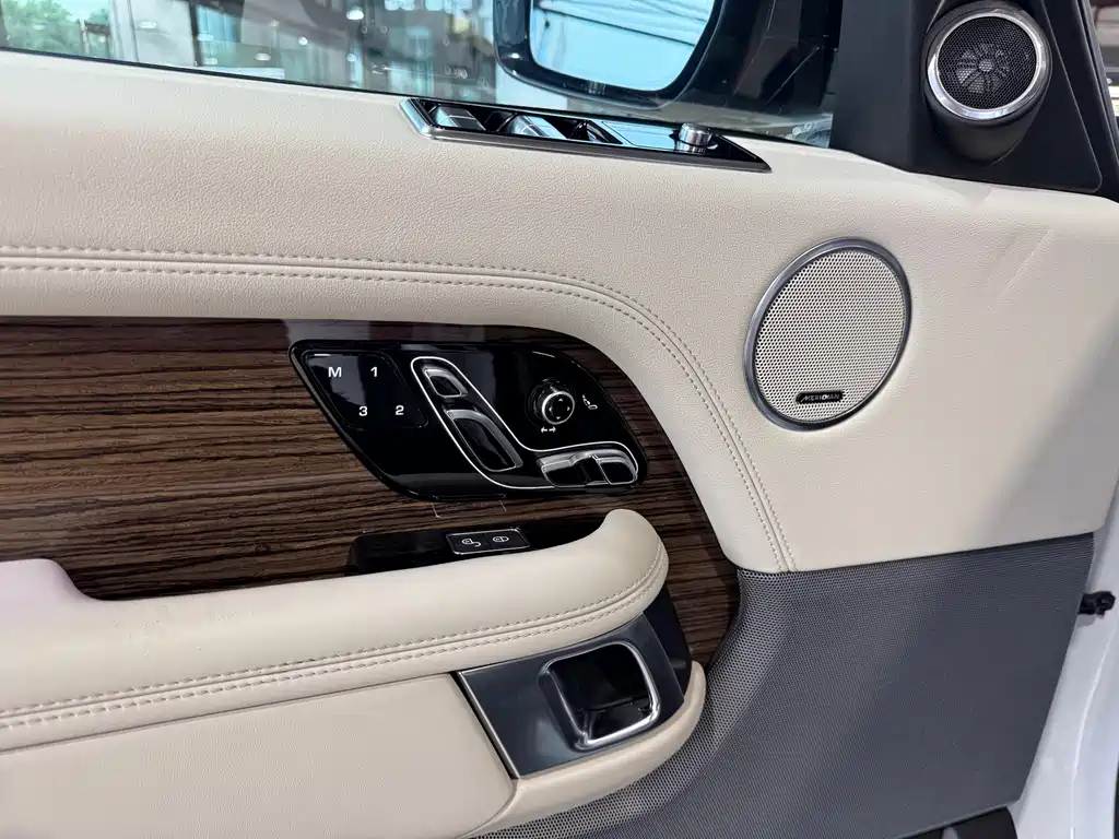 Land Rover Range Rover — миниатюра 22
