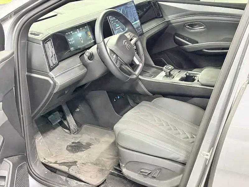 BYD L DM-i — миниатюра 3