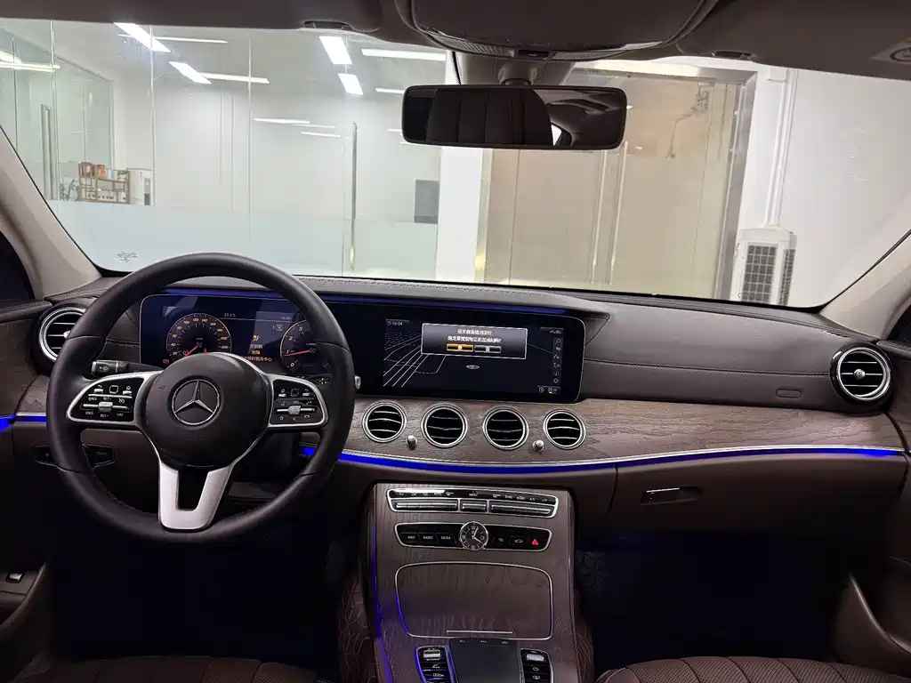 Mercedes-Benz E-Class — миниатюра 16