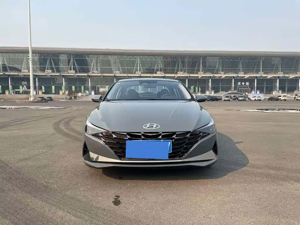 HYUNDAI ELANTRA