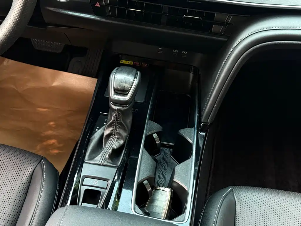 Toyota Camry 2024 2.0G Luxury