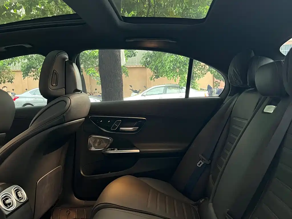 Mercedes-Benz C-Class — миниатюра 12