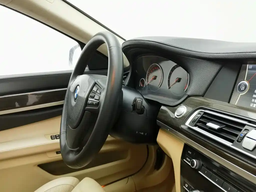 BMW 7 Series — миниатюра 22
