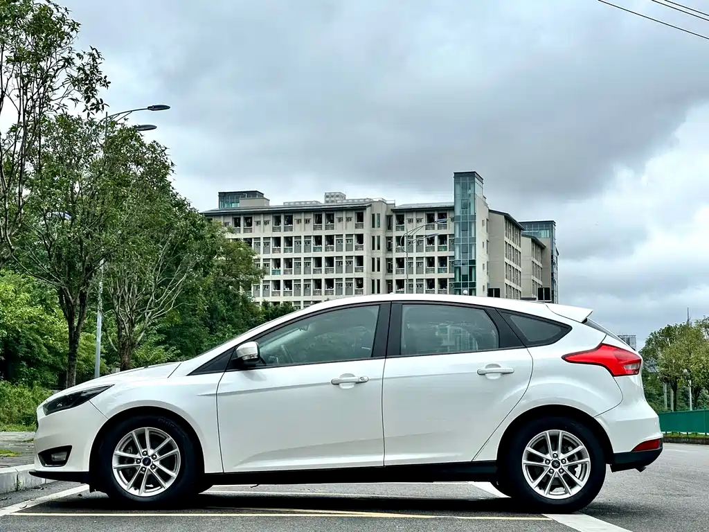 Ford Focus 2015 EcoBoost 125 AT